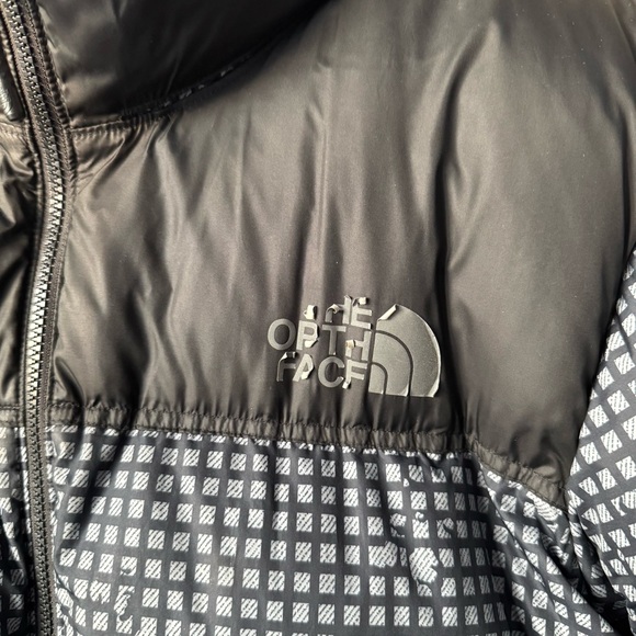 The North Face Puffer Jacket - Picture 3 of 4